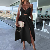 Robe midi Célestine noire à bretelles fines, décolleté noué, fente sur le côté