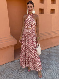Robe longue rouge et blanche à col licou, dos nu noué