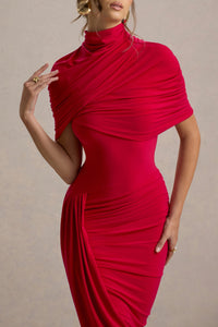 Robe longue asymétrique rouge drapée, col montant, détail de plis sur le buste.