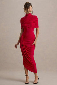 Robe longue asymétrique rouge, drapée, manches courtes, col montant.