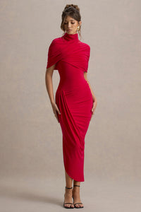 Robe longue asymétrique rouge, coupe ajustée, drapé au bas, manches courtes.