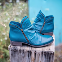 Bottines faciles à enfiler en cuir bleu, zip latéral et semelle robuste
