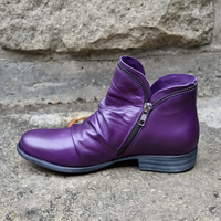 Bottines faciles à enfiler en cuir violet, zip sur le côté et talon bas