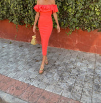 Robe midi rouge sans manches, coupe moulante jusqu’à la base