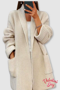Cardigan long beige en maille texturée, manches longues, poches et ouverture devant