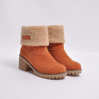 Bottes doublées camel à col en fausse fourrure beige, talon bloc et semelle crantée.